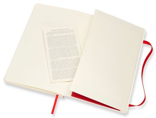 Джобен червен тефтер Moleskine Classic Red Scarlet Dotted с твърди корици и листа на точки