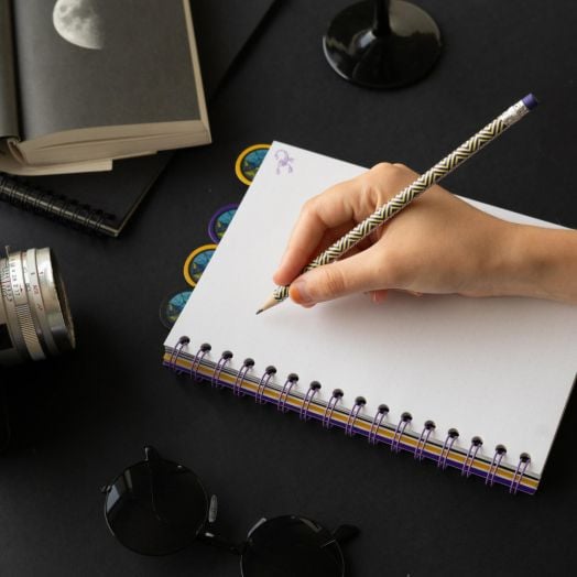 Тефтер Grupo Erik Wednesday A5 със спирала и 4 разделителя