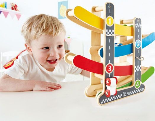 Дървена играчка Hape - Многоцветна писта с коли