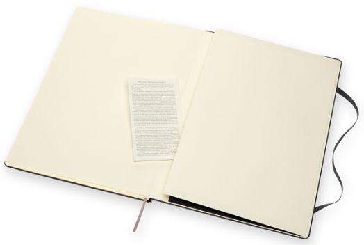 Черен тефтер Moleskine Classic Black в размер A4 с твърди корици и листа на точки