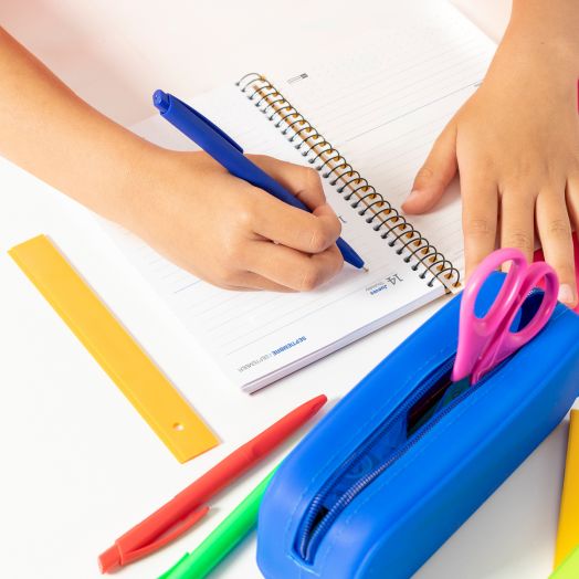 Седмичен тефтер - органайзер Miquelrius Love от септември 2025 до юни 2026 г.