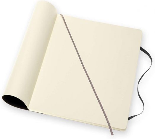 Черен тефтер Moleskine Classic Black A4 с меки корици и нелинирани листа