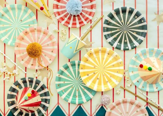 Чинийки PartyDeco - Circus Stripes, 18 см.