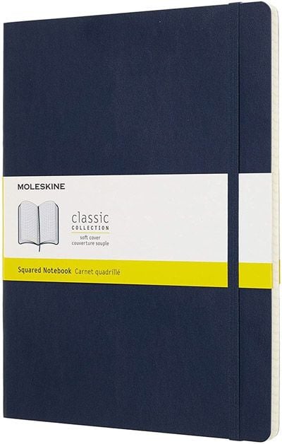 Голям син тефтер Moleskine Classic Sapphire Blue с меки корици и страници на малки квадратчета