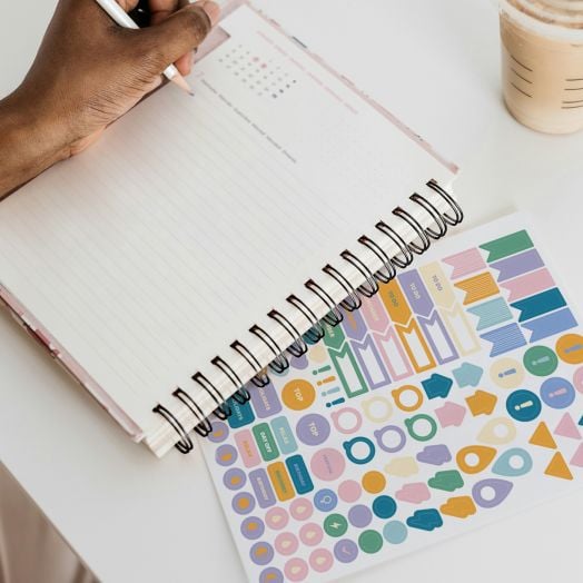 Тефтер - органайзер Miquelrius Happy flowers от септември 2025 до август 2026 г., ден на страница