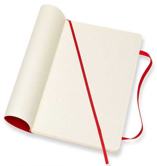 Джобен червен тефтер Moleskine Classic Red Scarlet Dotted с твърди корици и листа на точки