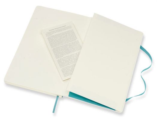 Класически пастелносин тефтер Moleskine с меки корици и нелинирани страници