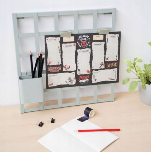 Седмичен планер - пад Stranger Things А4, 52 листа