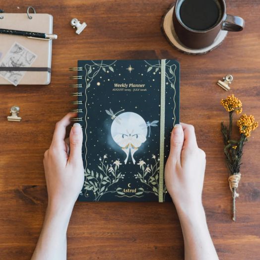 Седмичен планер Grupo Erik Astral за 12 месеца - август 2025 / юли 2026 година