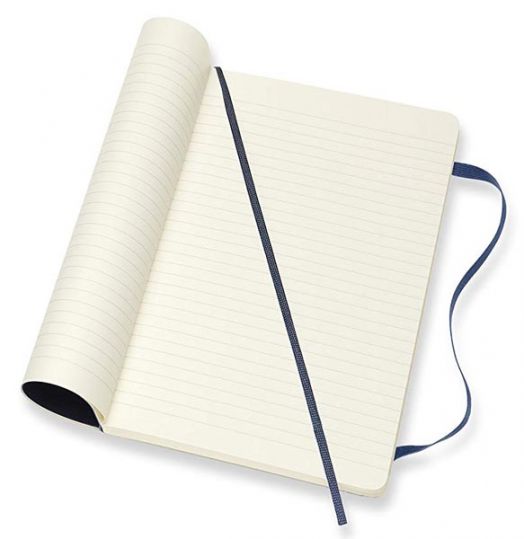 Класически тъмносин тефтер Moleskine Classic Sapphire Blue с меки корици и линирани страници