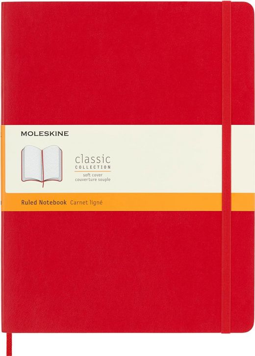 Голям червен тефтер Moleskine Classic Scarlet Red с меки корици и линирани страници