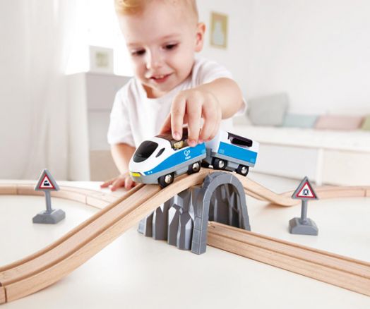 Дървен комплект Hape - Пътнически влак с релси