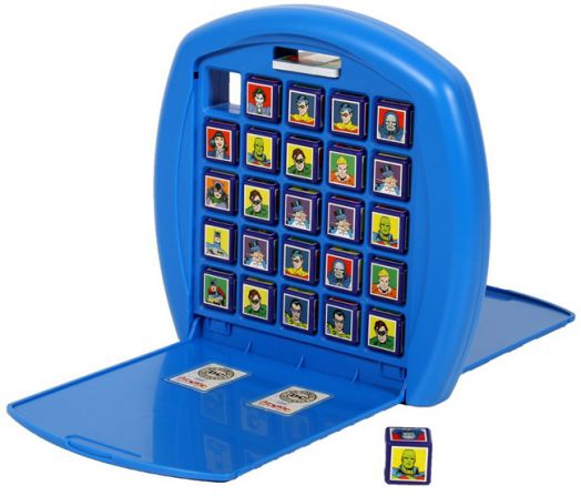 Настолна игра Top Trumps Дуел: DC Comics