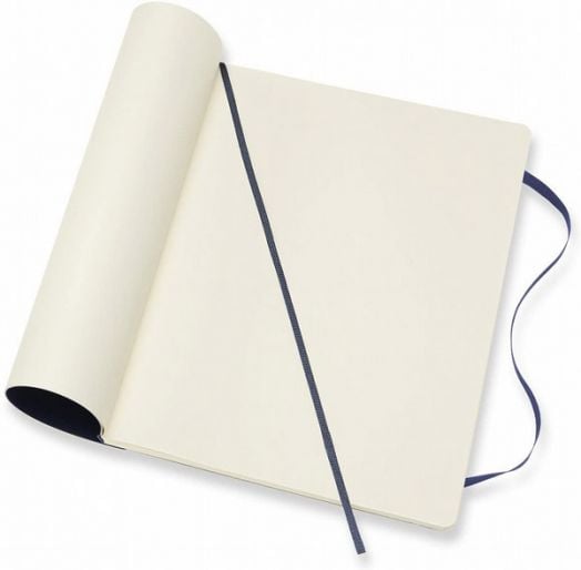 Голям син тефтер Moleskine Classic Sapphire Blue с меки корици и нелинирани страници