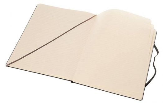 Голям черен тефтер Moleskine Classic Black с твърди корици и линирани страници