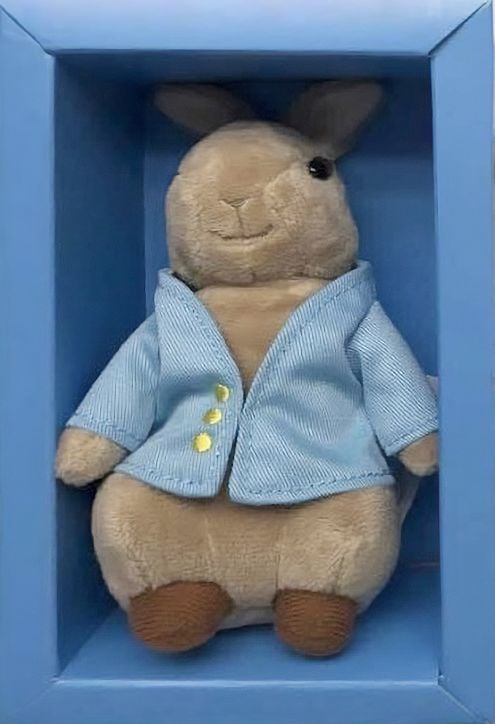 Зайчето Питър - кутия с книга и мека играчка