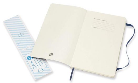 Класически тъмносин тефтер Moleskine Classic Sapphire Blue с меки корици и линирани страници