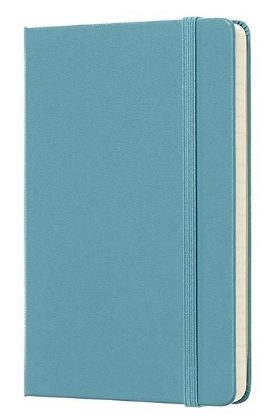 Джобен пастелносин тефтер Moleskine Classic Reef Blue с твърди корици и линирани страници