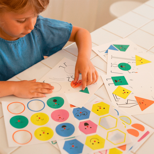 Детска игра със стикери Apli Kids - Емоциите с геометрични фигурки