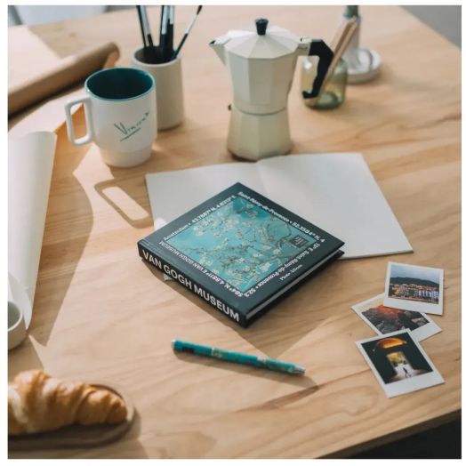 Фотоалбум Grupo Erik - Van Gogh Museum, размер 16 х 16 см.