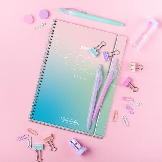 Тефтер - органайзер Miquelrius Love от септември 2025 до юни 2026 г., ден на страница