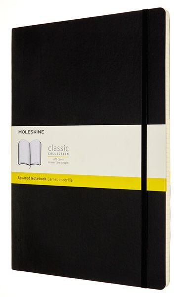 Черен тефтер Moleskine Classic Black в размер A4 с меки корици и листа на малки квадратчета