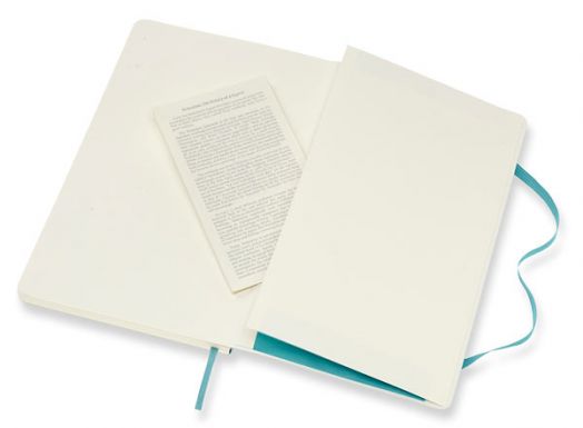 Класически пастелносин тефтер Moleskine с меки корици и линирани страници