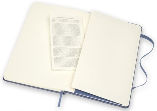 Кожен класически тефтер Moleskine Classic Leather Blue с твърди корици и листа на широки редове