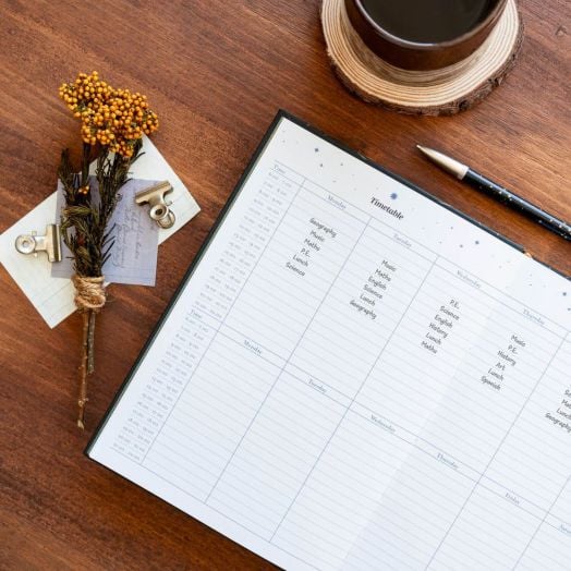 Седмичен планер Grupo Erik Astral за 17 месеца - август 2025 / декември 2026 година