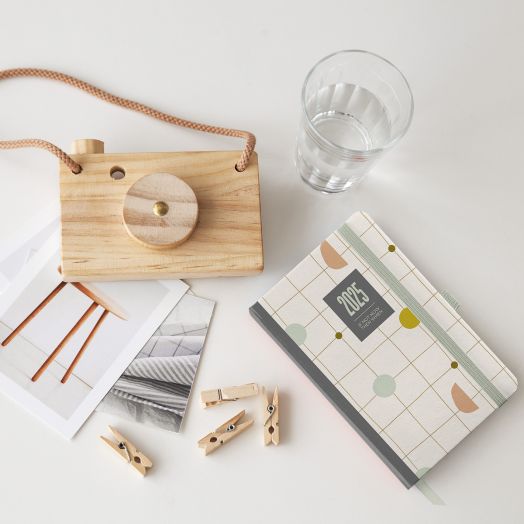 Джобен бележник - органайзер Miquelrius Silvia за 2025 г. — една седмица на две страници