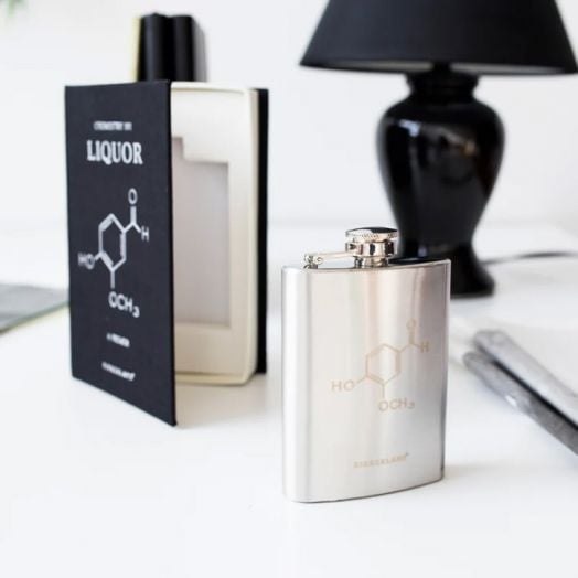 Манерка в книга Kikkerland - Chemistry