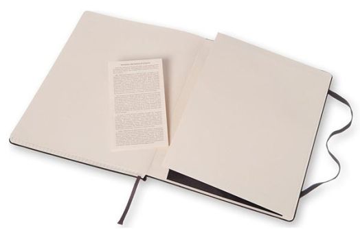 Голям черен тефтер Moleskine Classic Black с твърди корици и страници на малки квадратчета