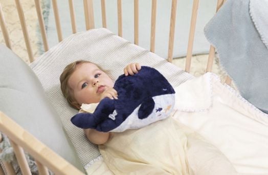 Затопляща се плюшена играчка против колики Kaloo - Кит