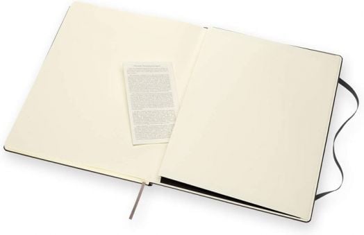 Черен тефтер Moleskine Classic Black A4 с твърди корици и нелинирани листа