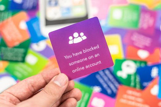 Игра Professor Puzzle: #SocialBingo