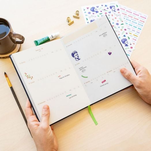 Седмичен планер Grupo Erik Frida Kahlo за 17 месеца - август 2025 / декември 2026 година