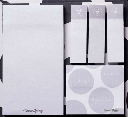Комплект Victoria's Journals Polka Dots: тефтер, несесер, самозалепващи листчета