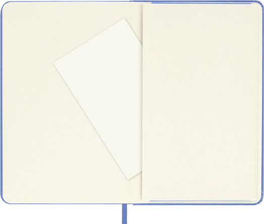 Джобен светлосин тефтер Moleskine Classic Hydrangea Blue с твърди корици и линирани страници