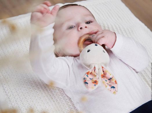 Дрънкалка Kaloo - Зайче Poppy