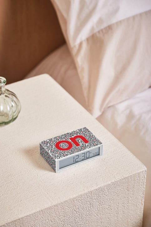 Смарт часовник с аларма Lexon x Keith Haring, Flip+ Love White