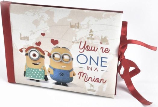 Луксозна картичка - Влюбените миньони