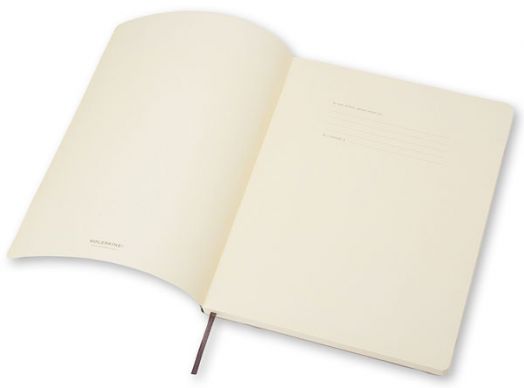 Голям черен тефтер Moleskine Classic Black с меки корици и листа на малки квадратчета