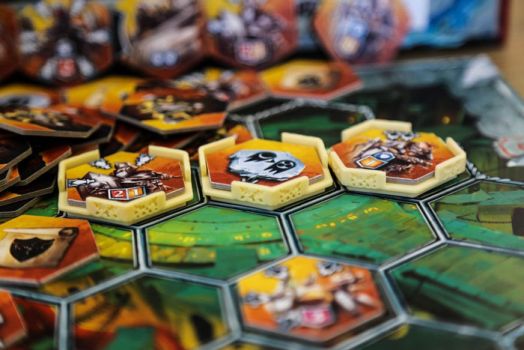 Настолна игра: Monolith Arena