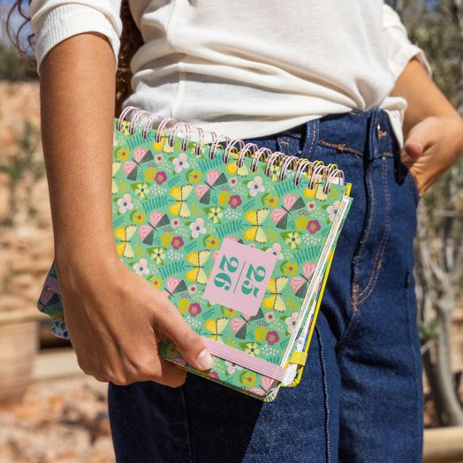 Седмичен тефтер-органайзер Miquelrius Butterfly от септември 2025 до август 2026 г.