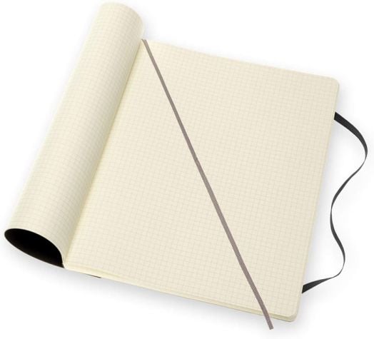 Черен тефтер Moleskine Classic Black A4 с меки корици и листа на квадратчета