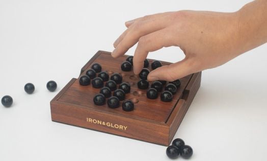 Игра Iron & Glory - Solitaire