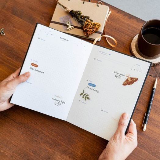 Седмичен планер Grupo Erik Astral за 17 месеца - август 2025 / декември 2026 година