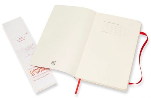 Голям червен тефтер Moleskine Classic Red Scarlet с твърди корици и нелинирани листа
