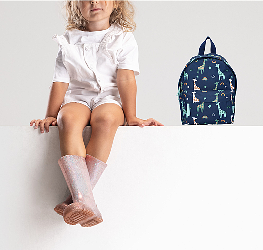 Детска раница Vadobag Pret Think Happy Thoughts - Жирафи, 31 х 22 х 9 см.