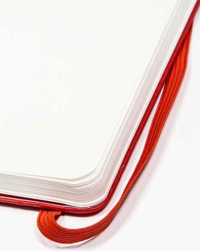 Голям червен тефтер Moleskine с бели листа, нелиниран